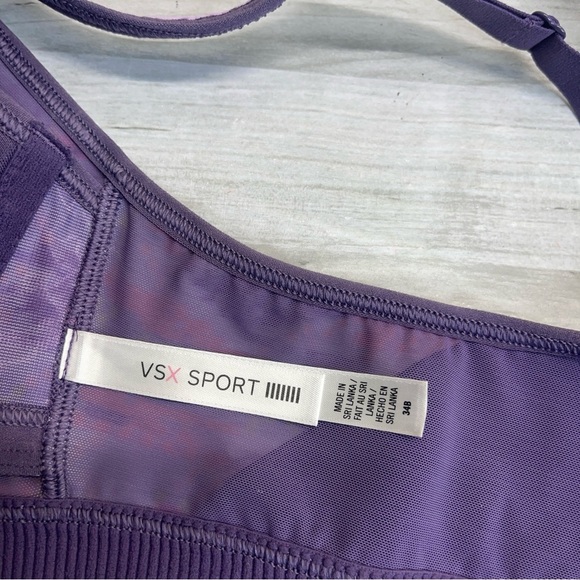 Victoria’s Secret VSX Sport Purple Front Zip Wired Sports Bra Size 34B - Picture 10 of 11